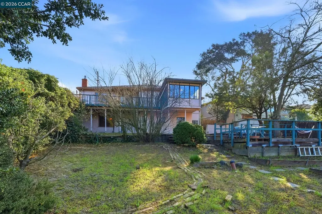 1021 Ulfinian Way Martinez CA 94553