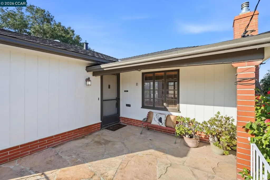 1021 Ulfinian Way Martinez CA 94553