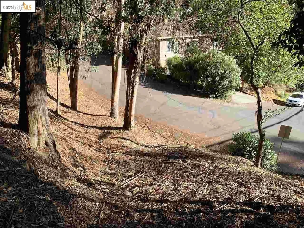 6696 Moore Drive Oakland CA 94611