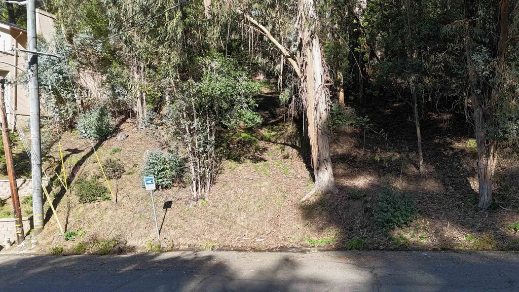 6696 Moore Drive Oakland CA 94611