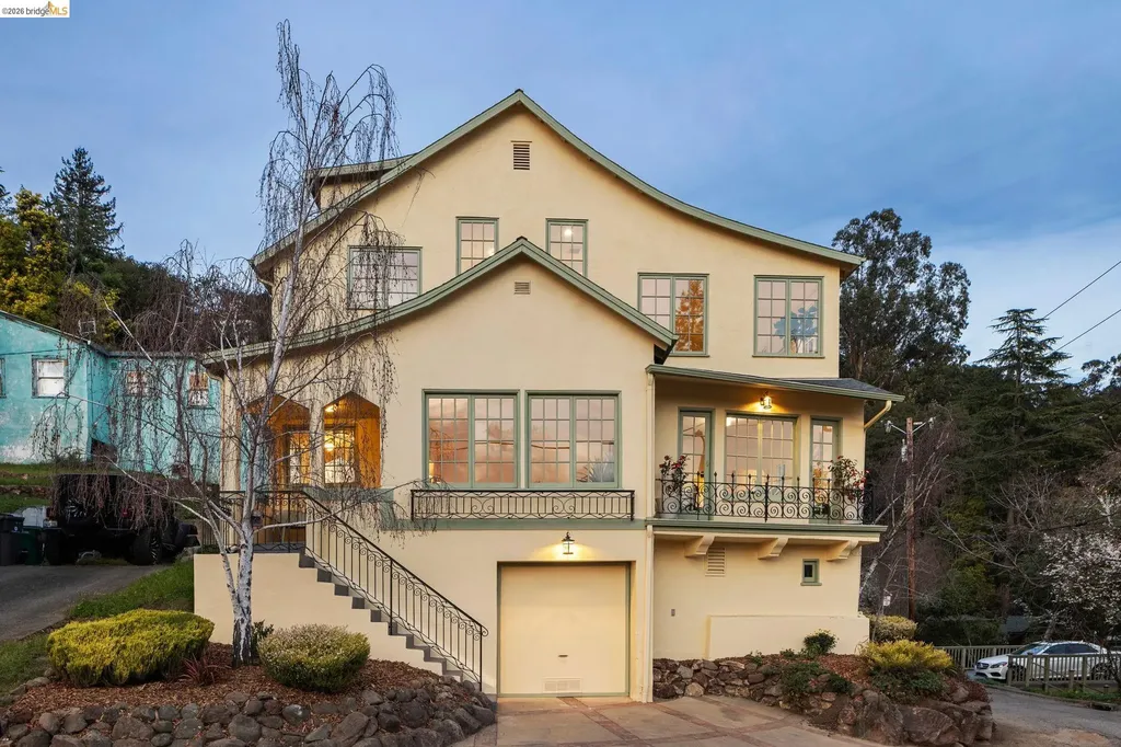 268 Capricorn Avenue Oakland CA 94611