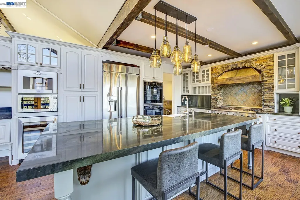 19029 Carlton Avenue Castro Valley CA 94546