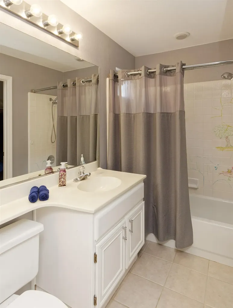 15109 Shining Star Lane San Leandro CA 94579