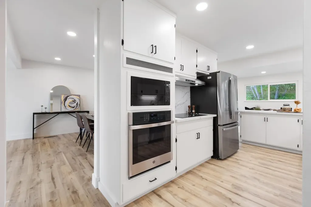 4072 Oak Hill Road Oakland CA 94605