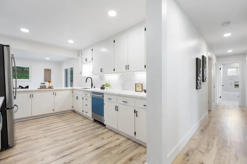 4072 Oak Hill Road Oakland CA 94605