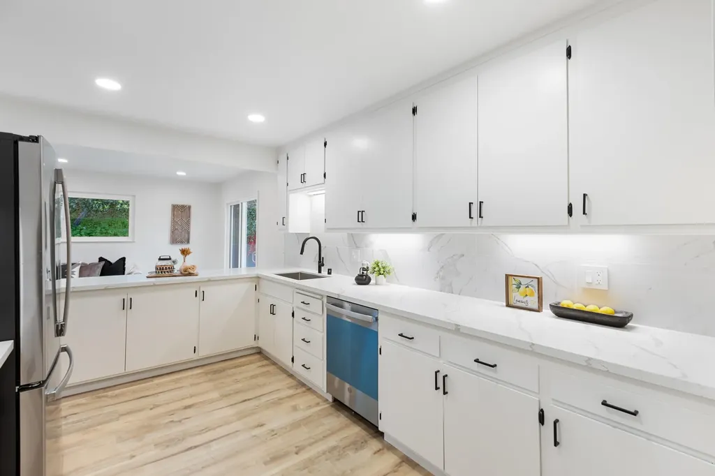 4072 Oak Hill Road Oakland CA 94605