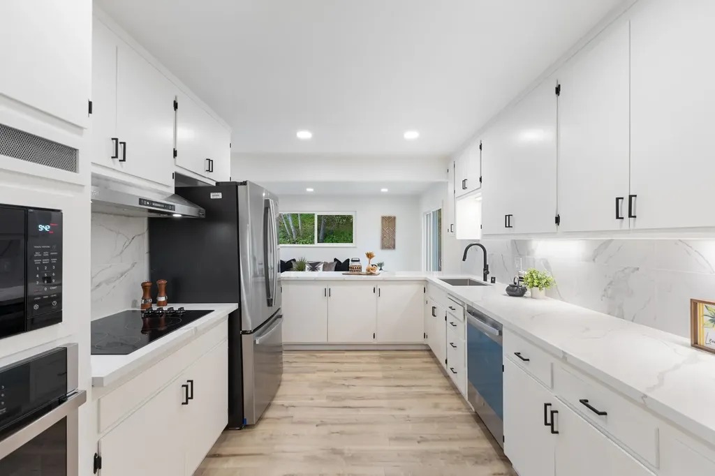 4072 Oak Hill Road Oakland CA 94605