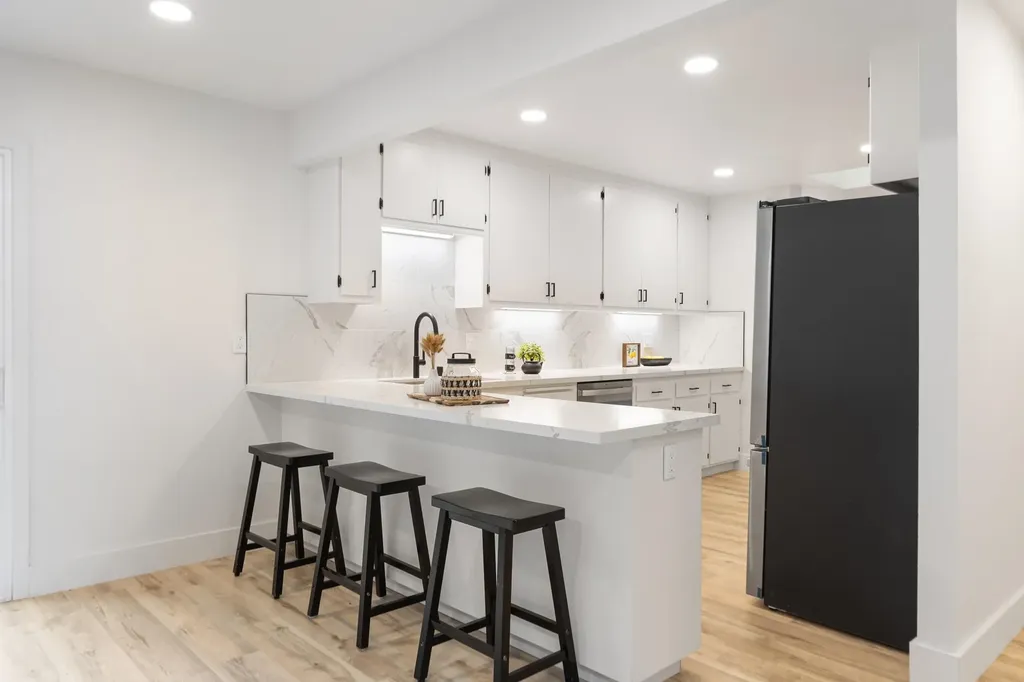 4072 Oak Hill Road Oakland CA 94605