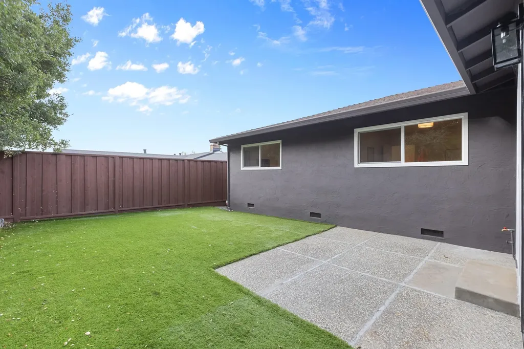 4072 Oak Hill Road Oakland CA 94605