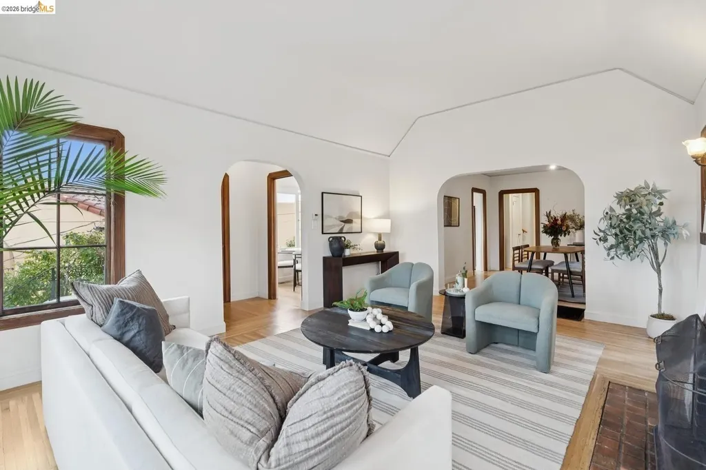 4107 Lyman Road Oakland CA 94602