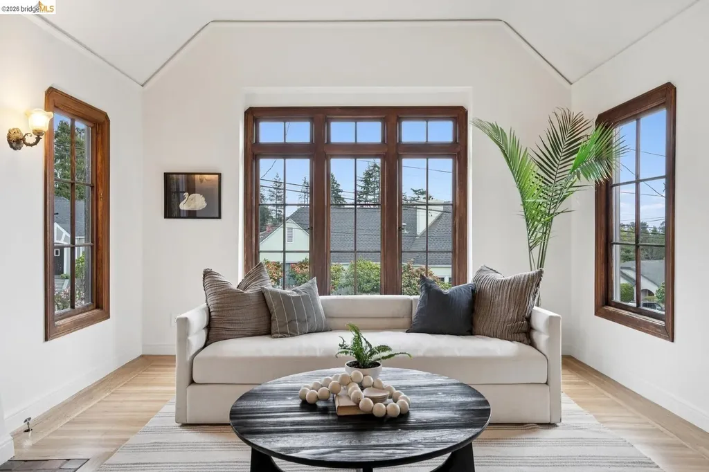 4107 Lyman Road Oakland CA 94602