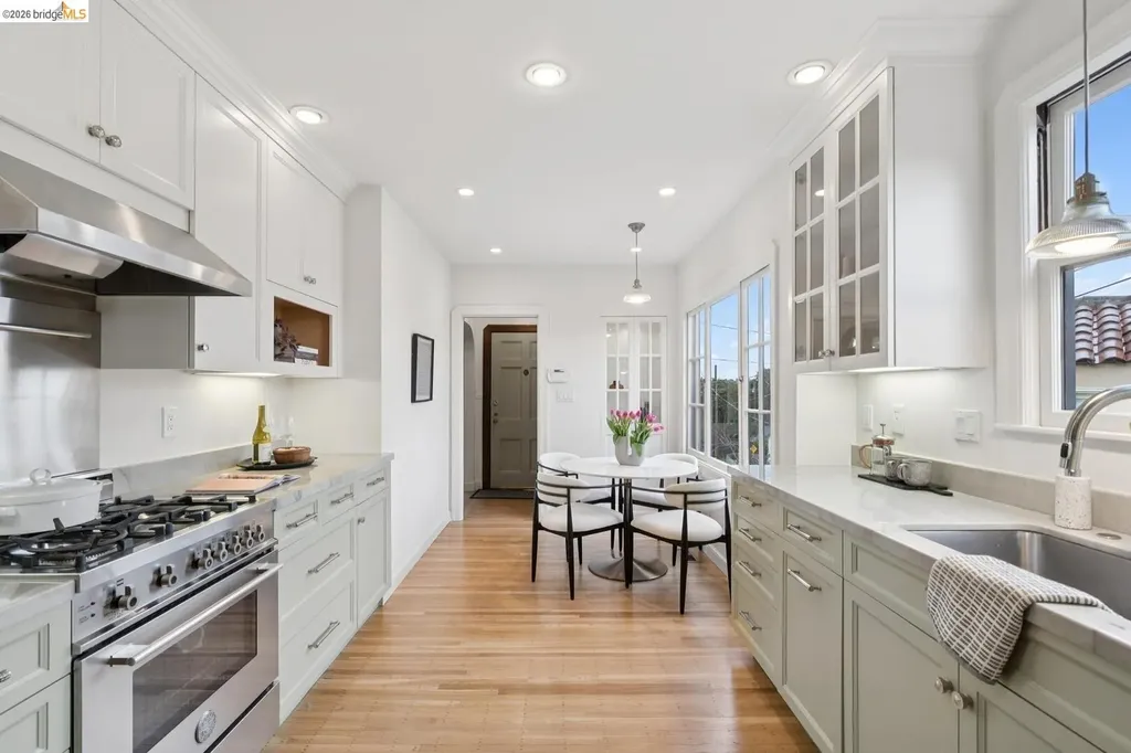 4107 Lyman Road Oakland CA 94602