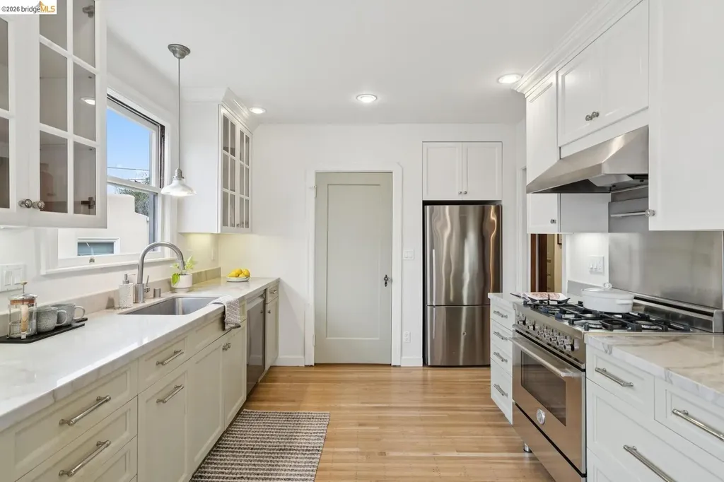 4107 Lyman Road Oakland CA 94602