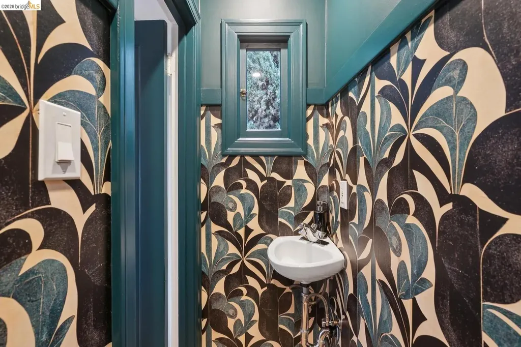 4107 Lyman Road Oakland CA 94602