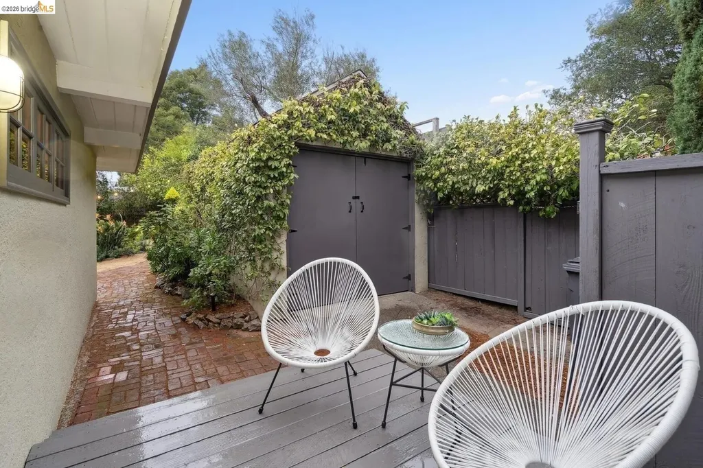 4107 Lyman Road Oakland CA 94602