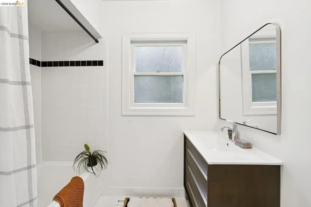 4107 Lyman Road Oakland CA 94602