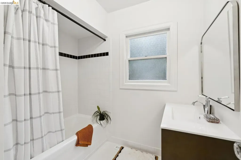 4107 Lyman Road Oakland CA 94602