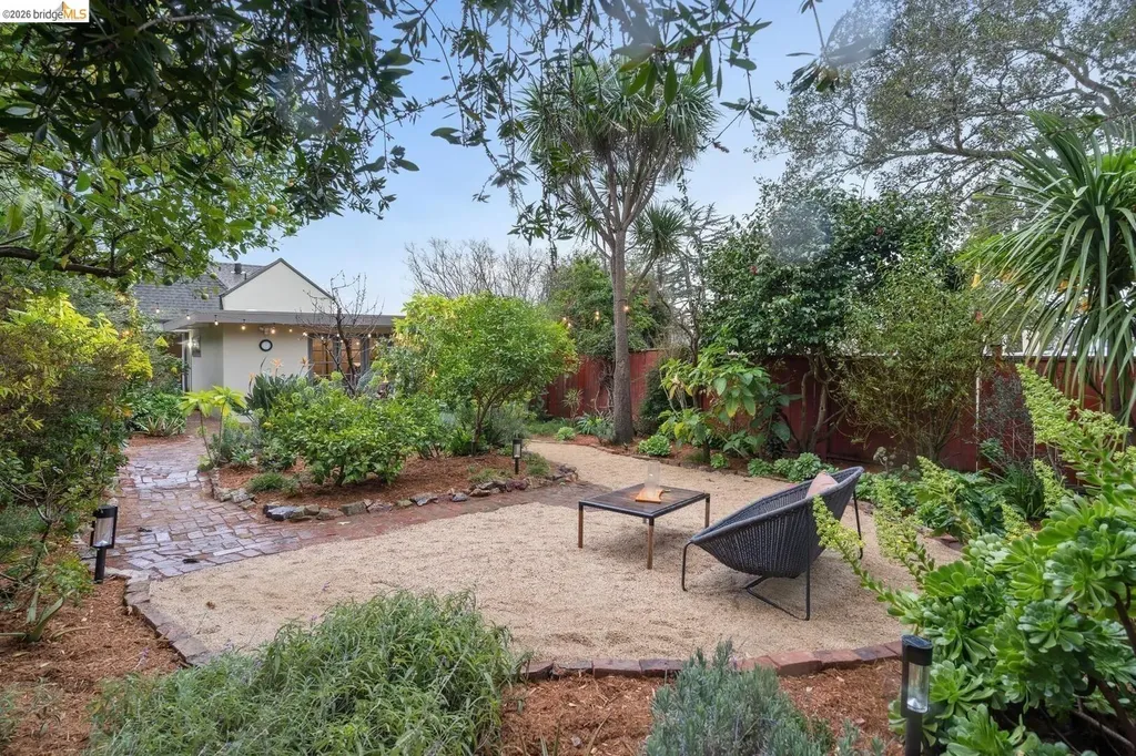 4107 Lyman Road Oakland CA 94602