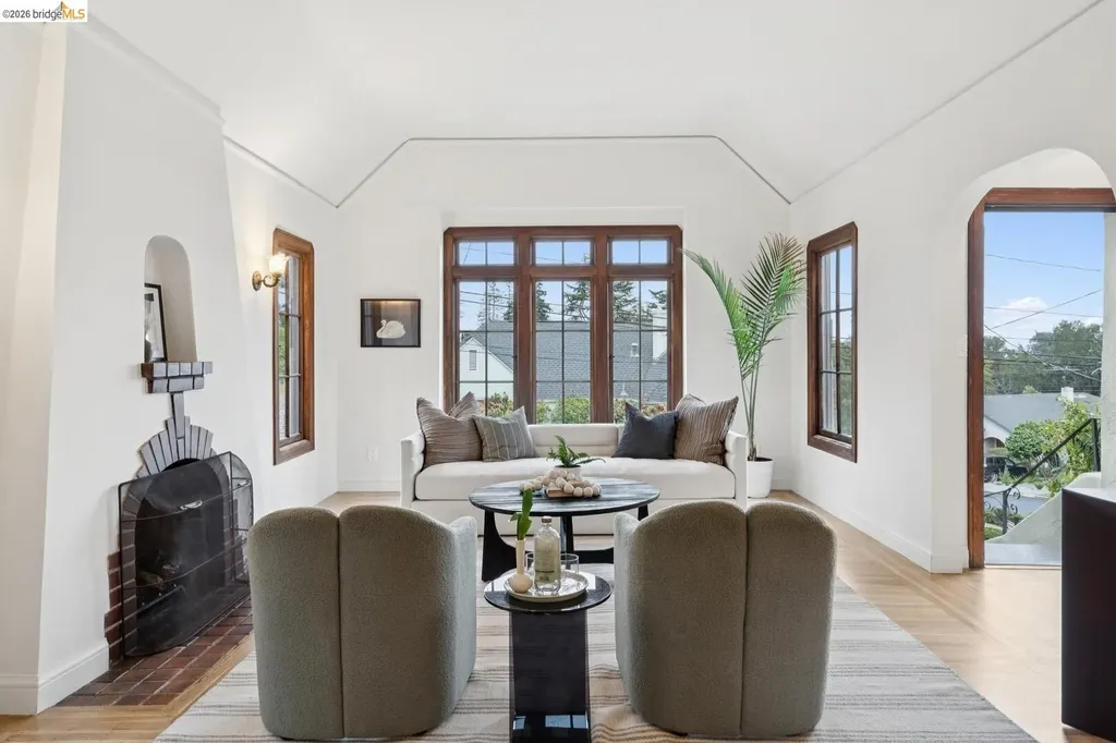 4107 Lyman Road Oakland CA 94602