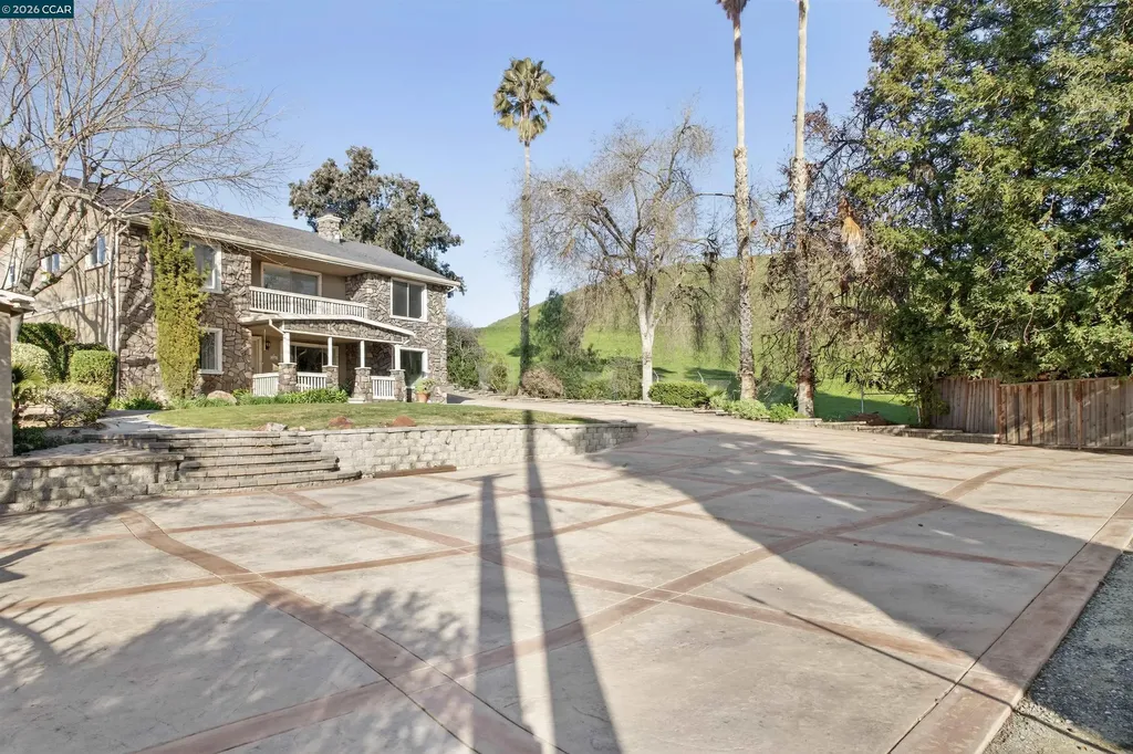 1956 Holly Drive Concord CA 94521