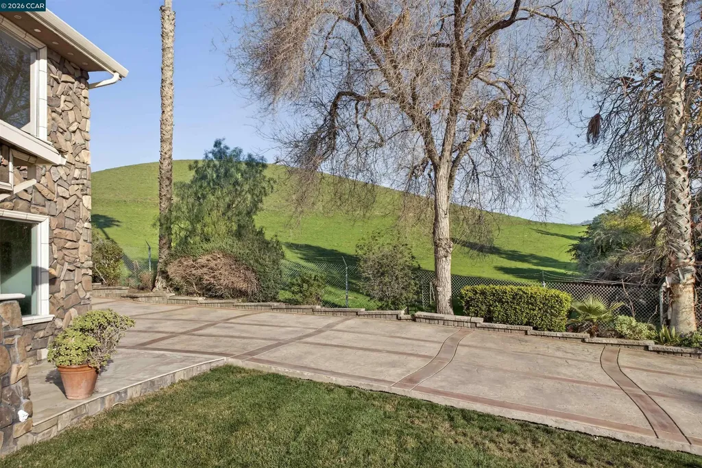 1956 Holly Drive Concord CA 94521