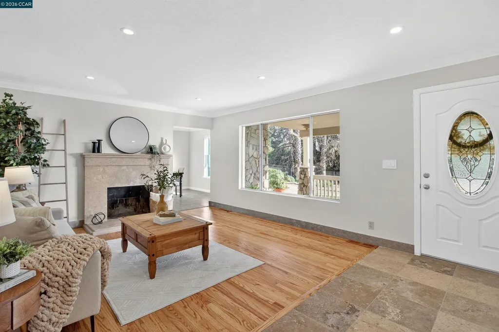 1956 Holly Drive Concord CA 94521