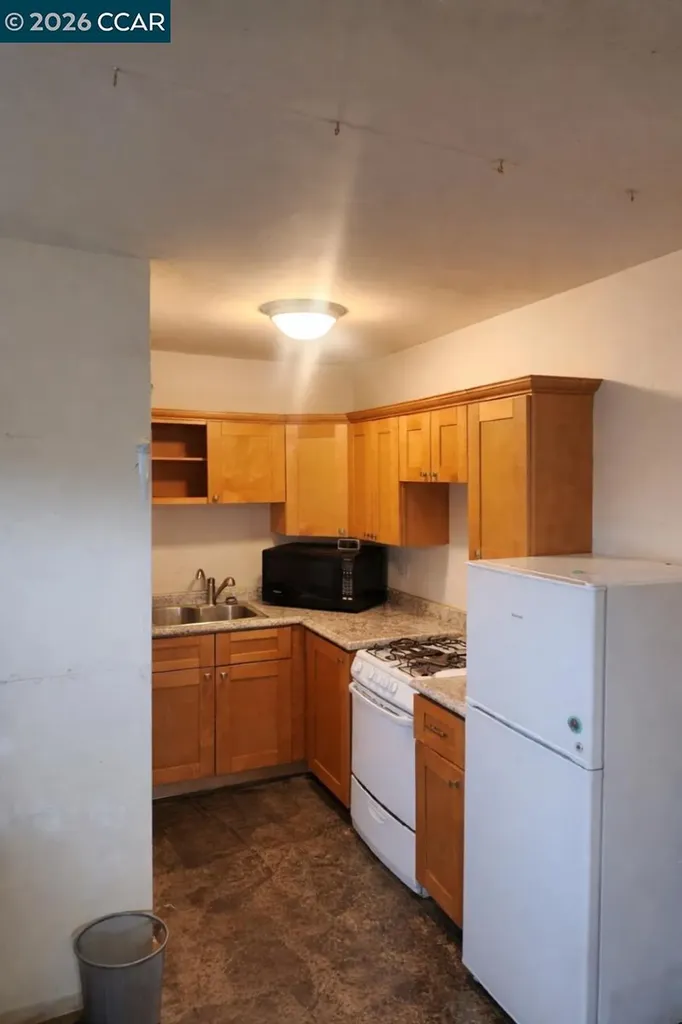 2079 Church Street Oakland CA 94621