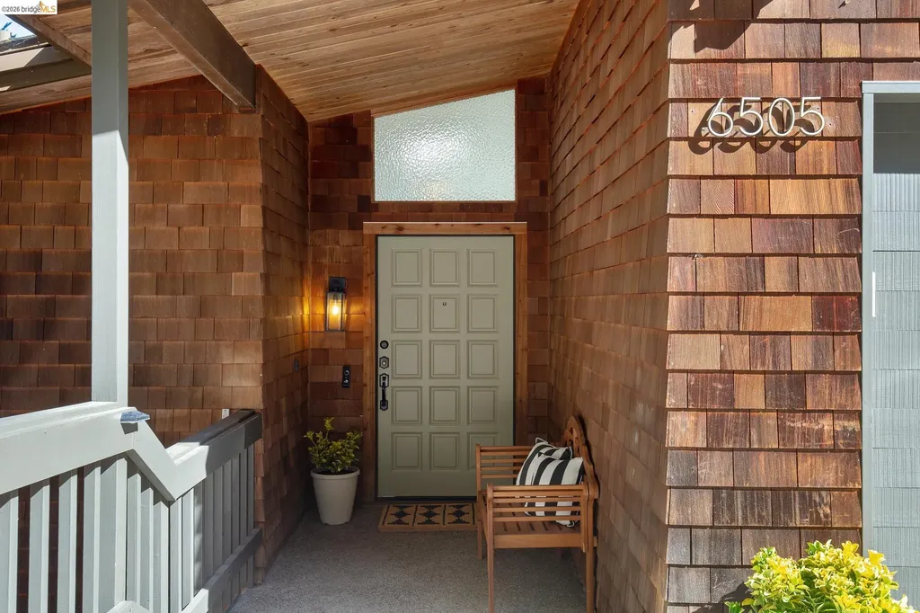 Oakland CA, 6505 Girvin Drive