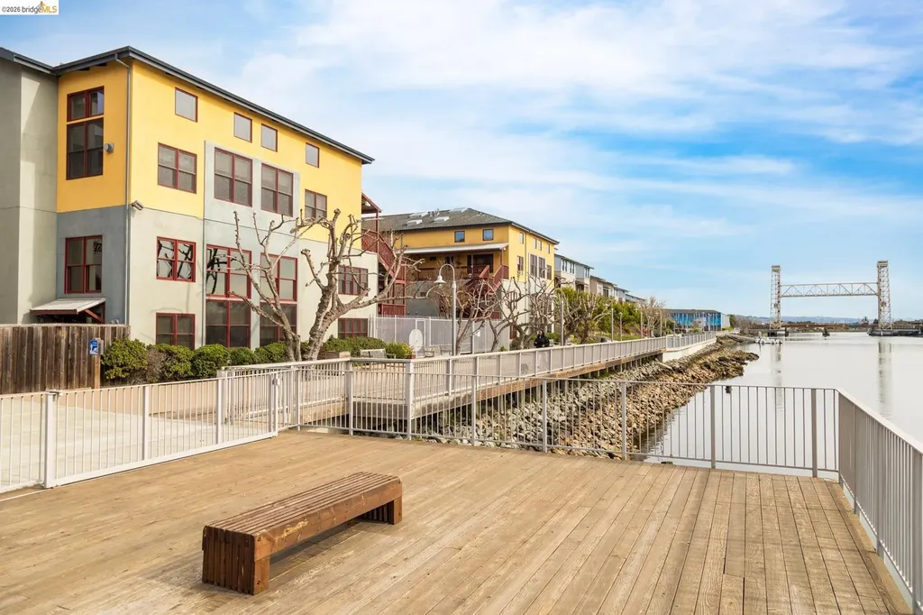 2875 Glascock Street Oakland CA 94601