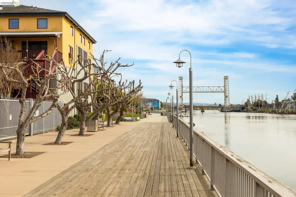 2875 Glascock Street Oakland CA 94601