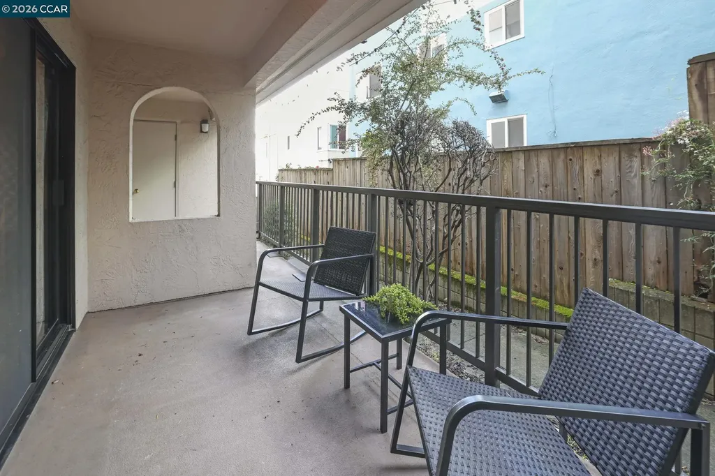 322 Hanover Avenue Oakland CA 94606