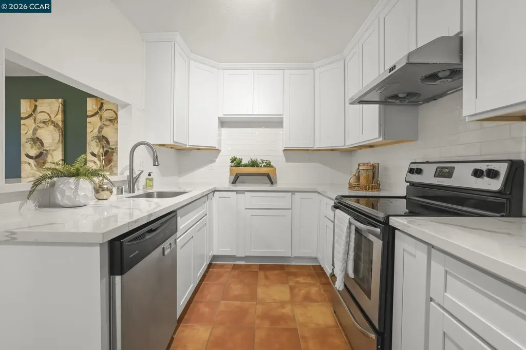322 Hanover Avenue Oakland CA 94606