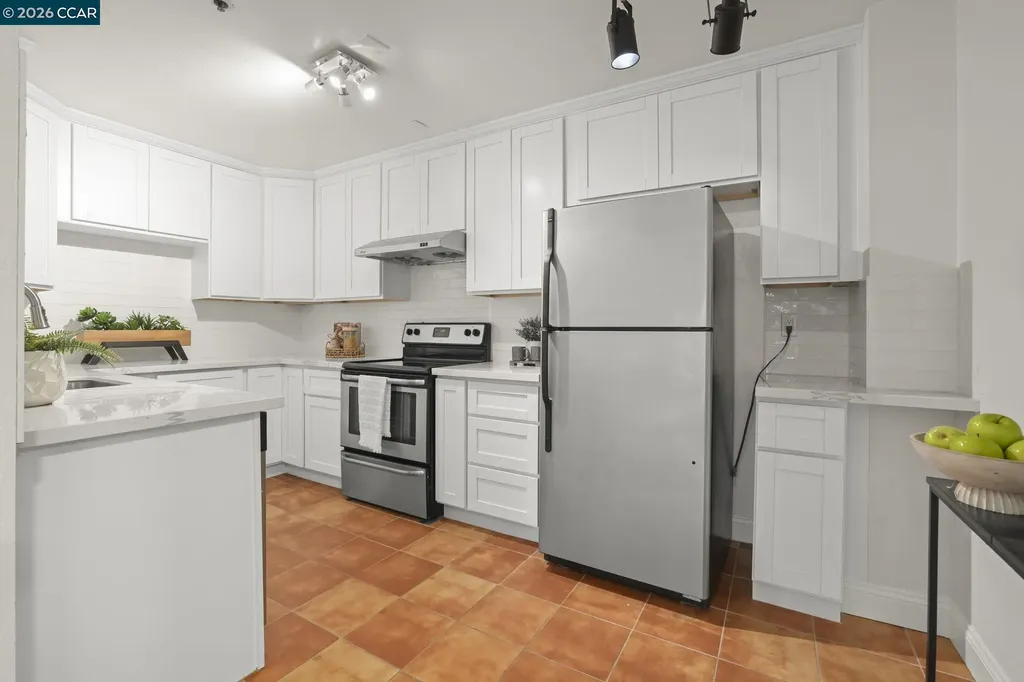322 Hanover Avenue Oakland CA 94606