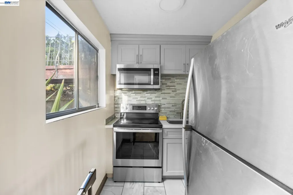 2245 Sol Street Castro Valley CA 94578