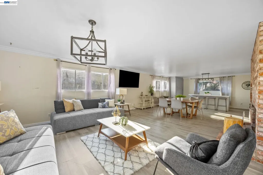 2245 Sol Street Castro Valley CA 94578
