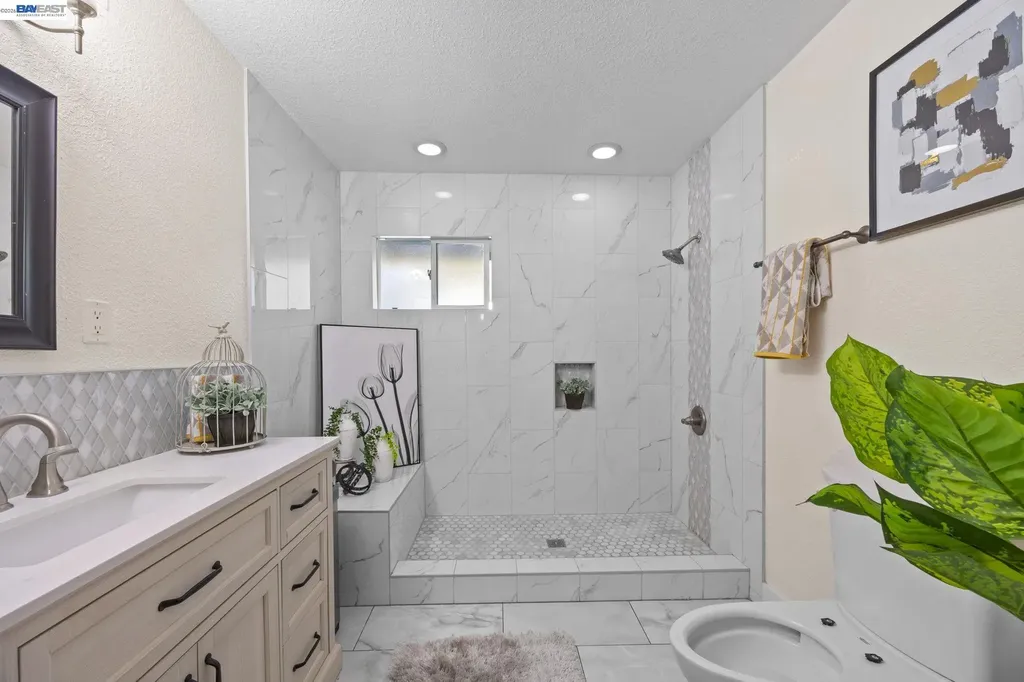 2245 Sol Street Castro Valley CA 94578