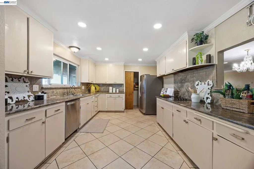 2245 Sol Street Castro Valley CA 94578