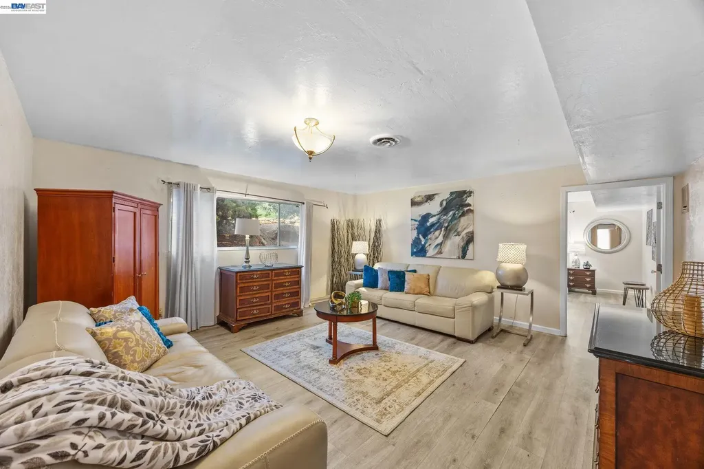 2245 Sol Street Castro Valley CA 94578