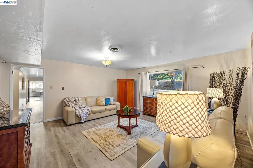 2245 Sol Street Castro Valley CA 94578