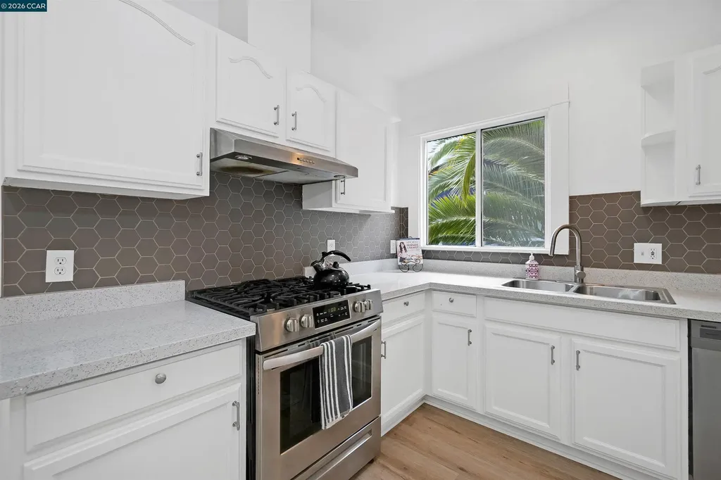 2011 Rosedale Avenue Oakland CA 94601
