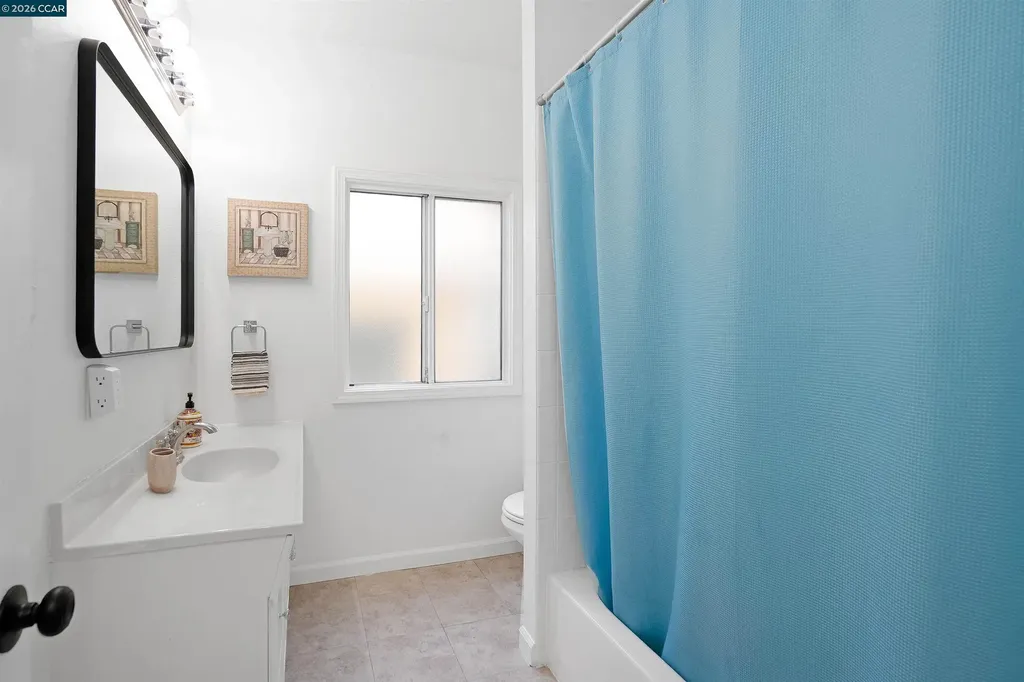 2011 Rosedale Avenue Oakland CA 94601