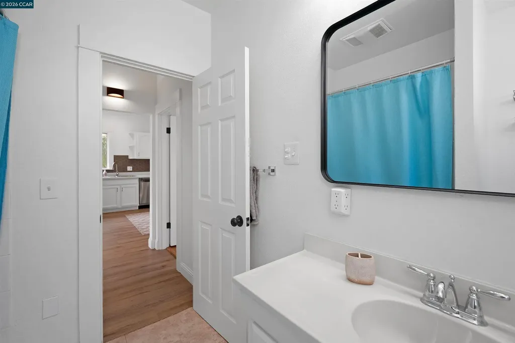2011 Rosedale Avenue Oakland CA 94601
