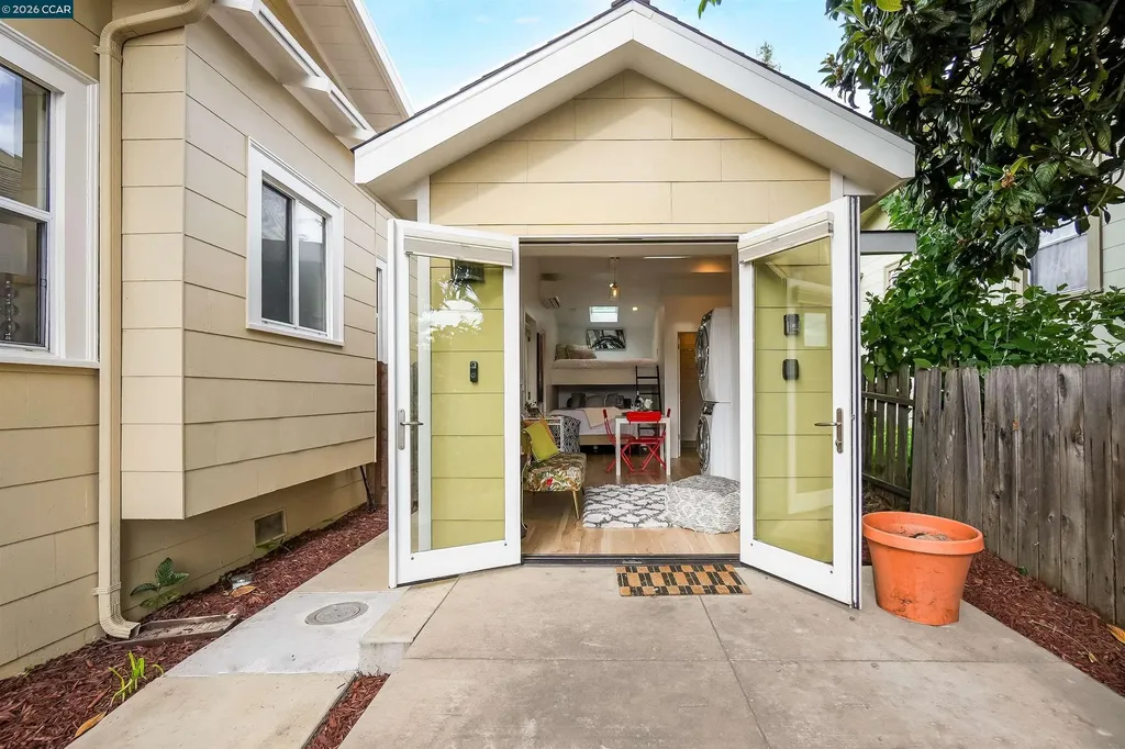 2011 Rosedale Avenue Oakland CA 94601