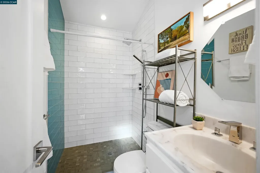 2011 Rosedale Avenue Oakland CA 94601