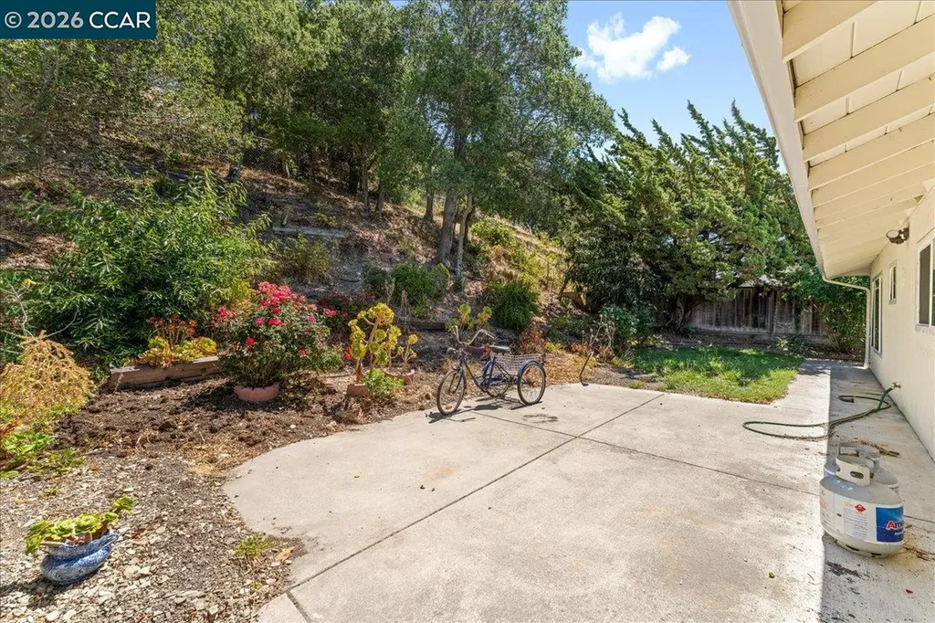 1566 Mann Drive Pinole CA 94564