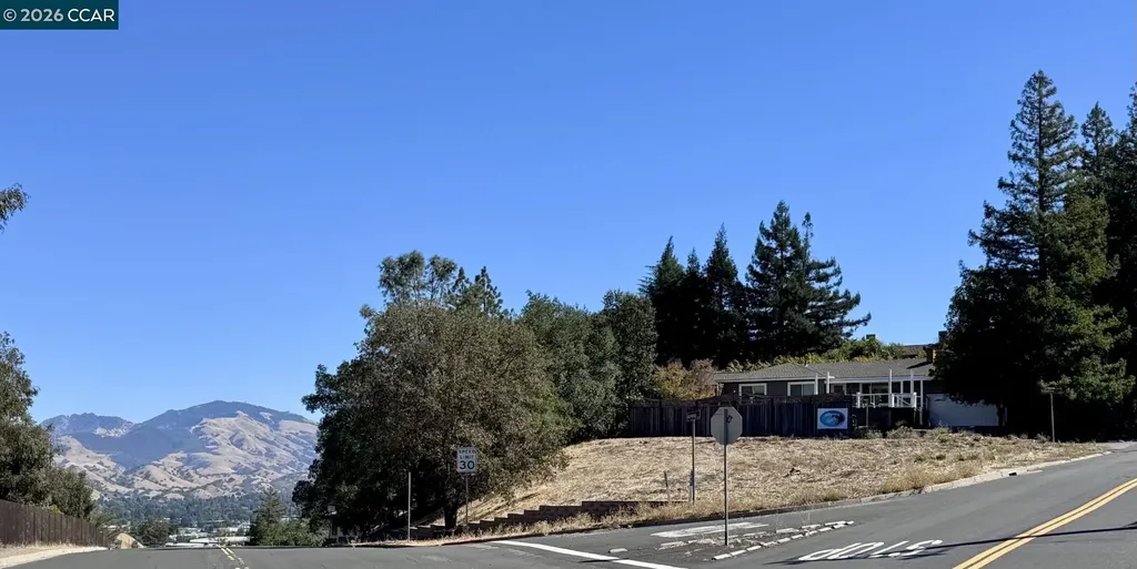 Gladys Court Lafayette CA 94549