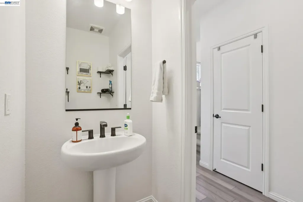 2870 Derbyline Lane Alameda CA 94501