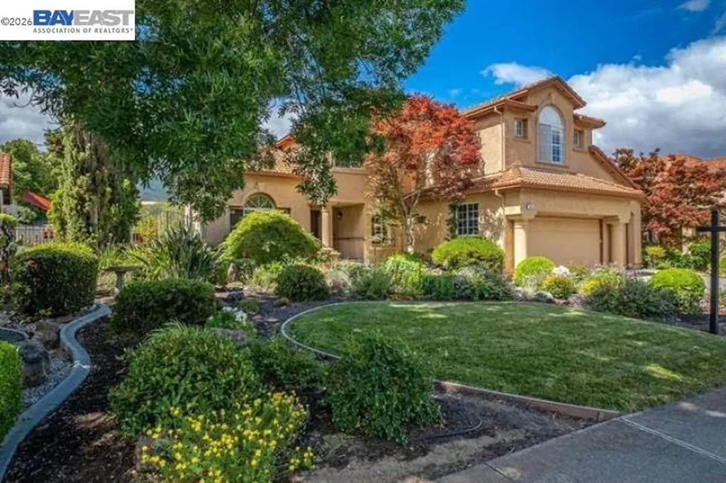 258 El Pueblo Place Clayton CA 94517