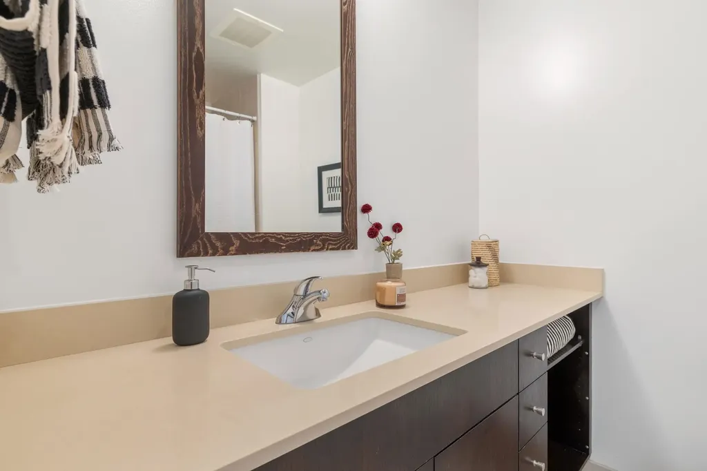 585 9th Street Oakland CA 94607