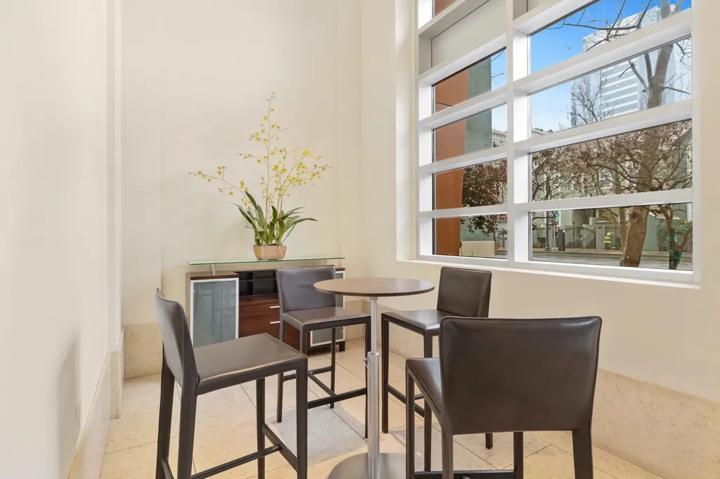 585 9th Street Oakland CA 94607